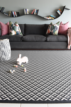 Load image into Gallery viewer, MIRROR BLACK