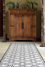 Load image into Gallery viewer, RHOMBUS BLACK